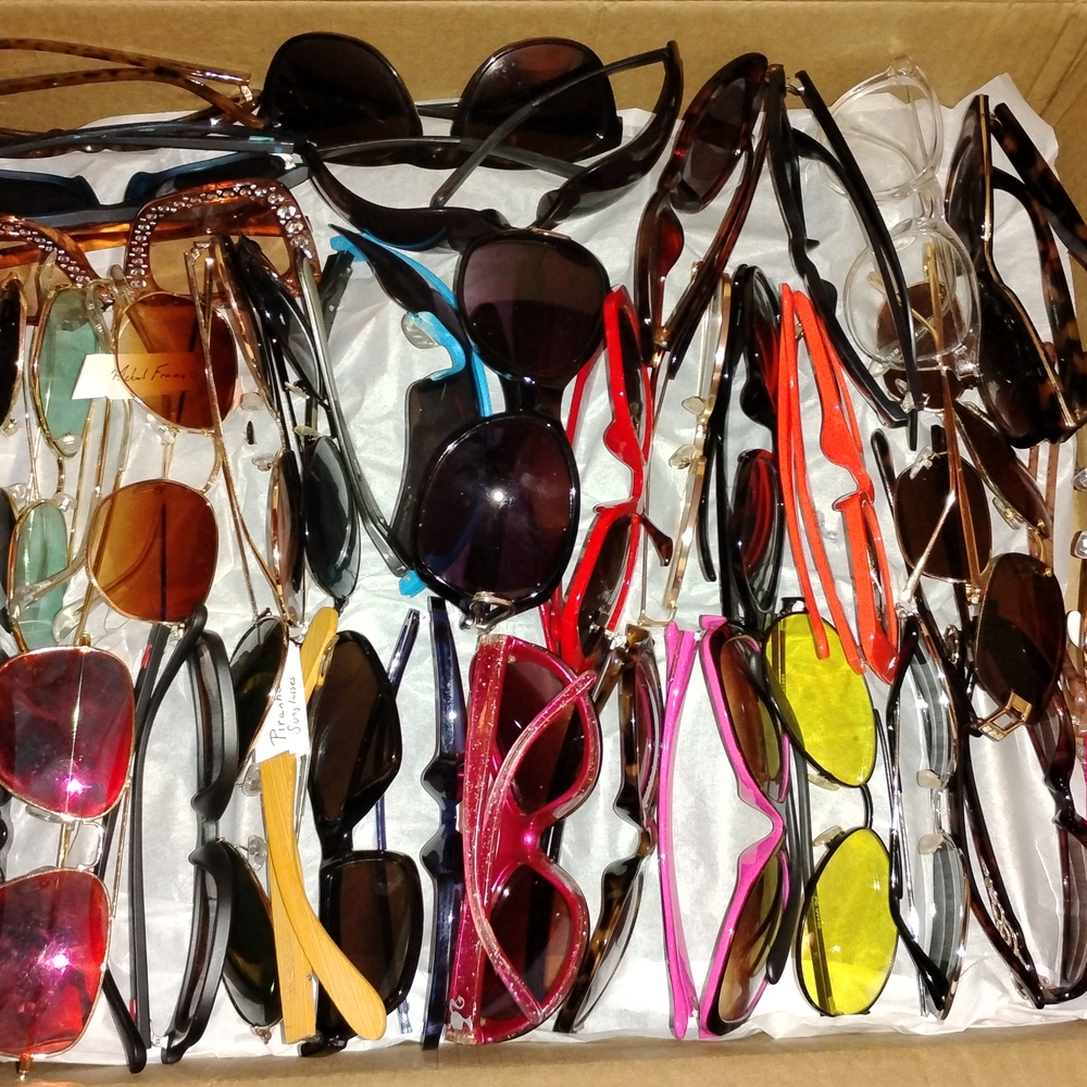 Mystery Box of Stylish Sunglasses and Glasses. Unsorted. 5lb Box. 75-100 Per Box - Picture 8 of 14